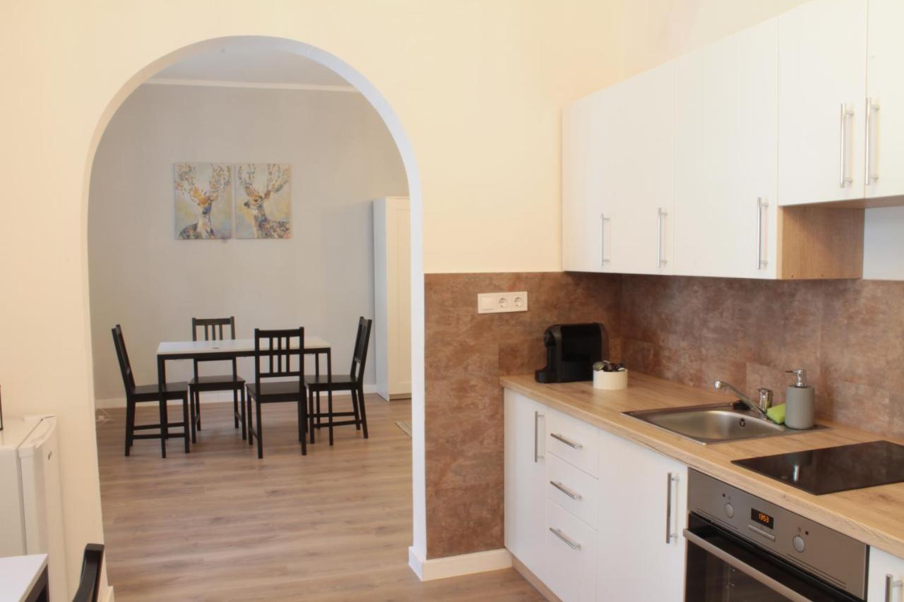 Zwinger Apartman Sopron Buitenkant foto